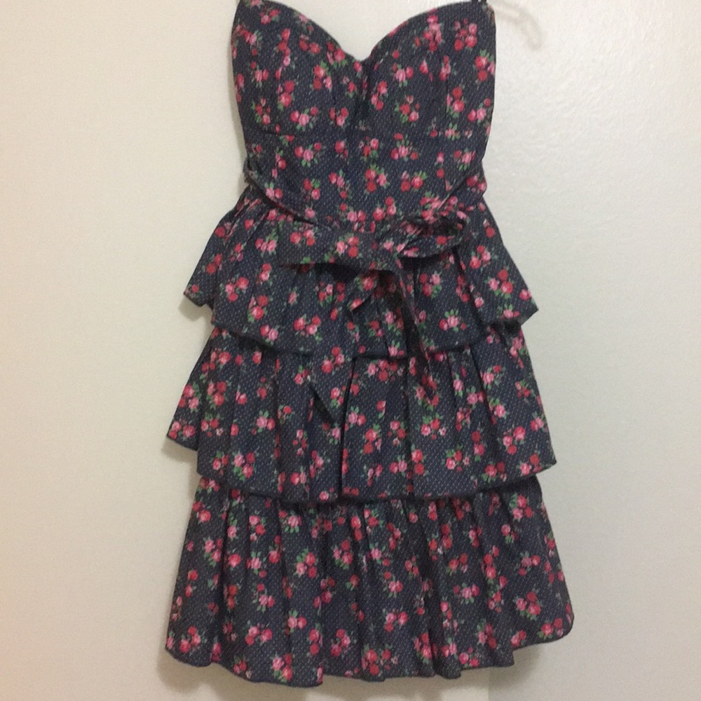 Strapless floral blue ruffle dress 🌷
